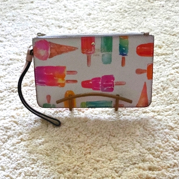 kate spade Handbags - LIKE NEW: KATE SPADE ICE POP/ ICE CREAM🍧 PRINT WRISTLET